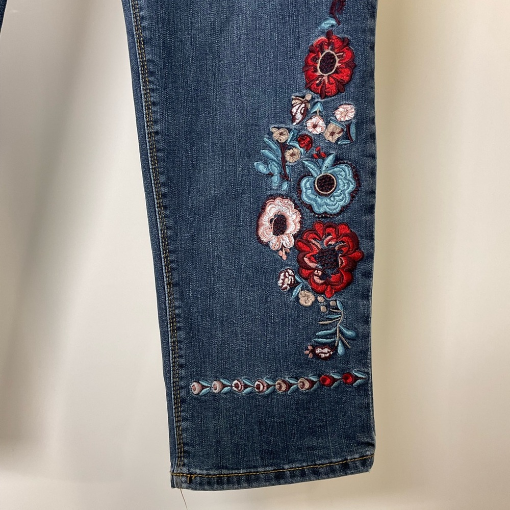 Vintage America Blues Straight Leg Bestie Jean with Floral Embroidery Plus Size - Picture 3 of 6